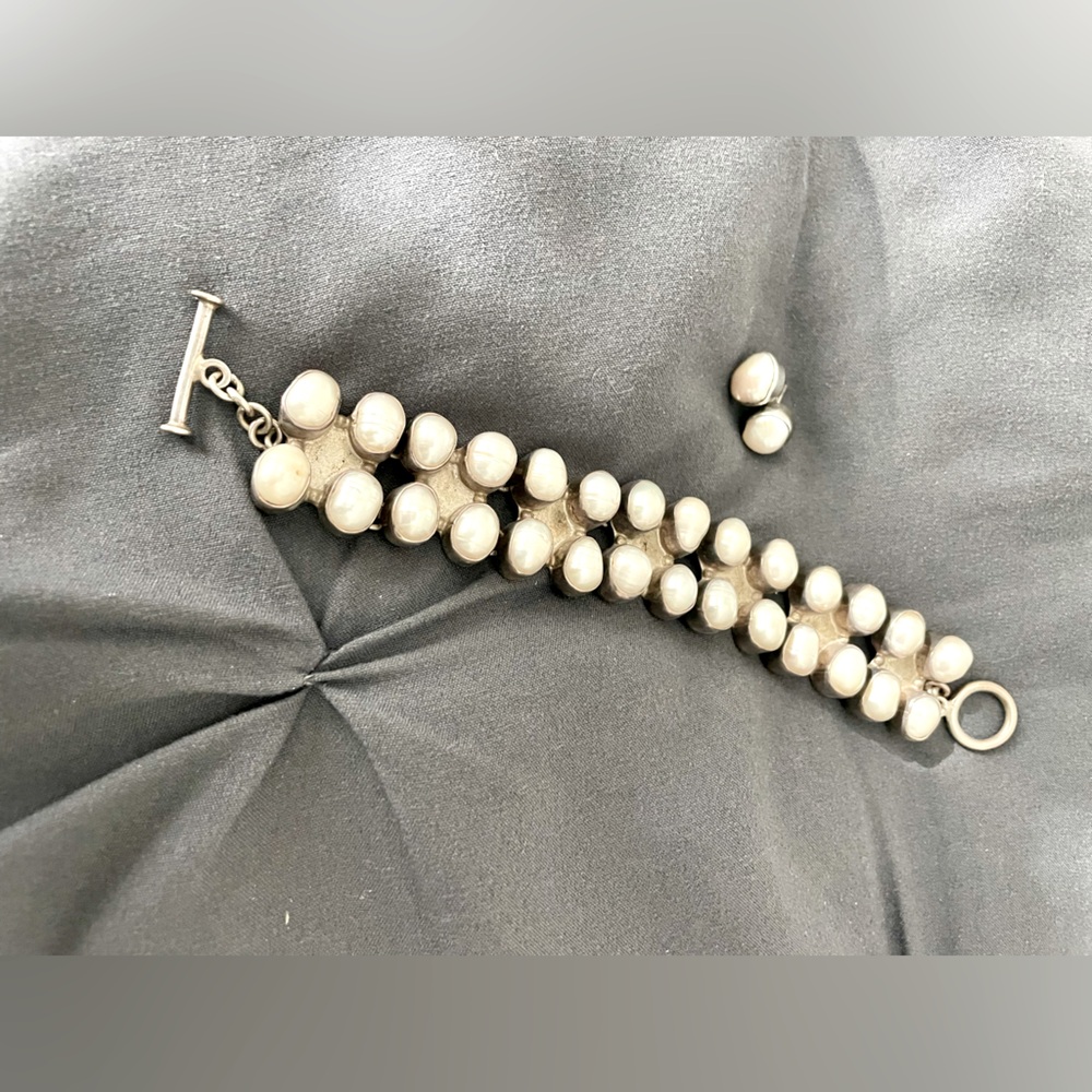 Pearl bracelet and earring set
